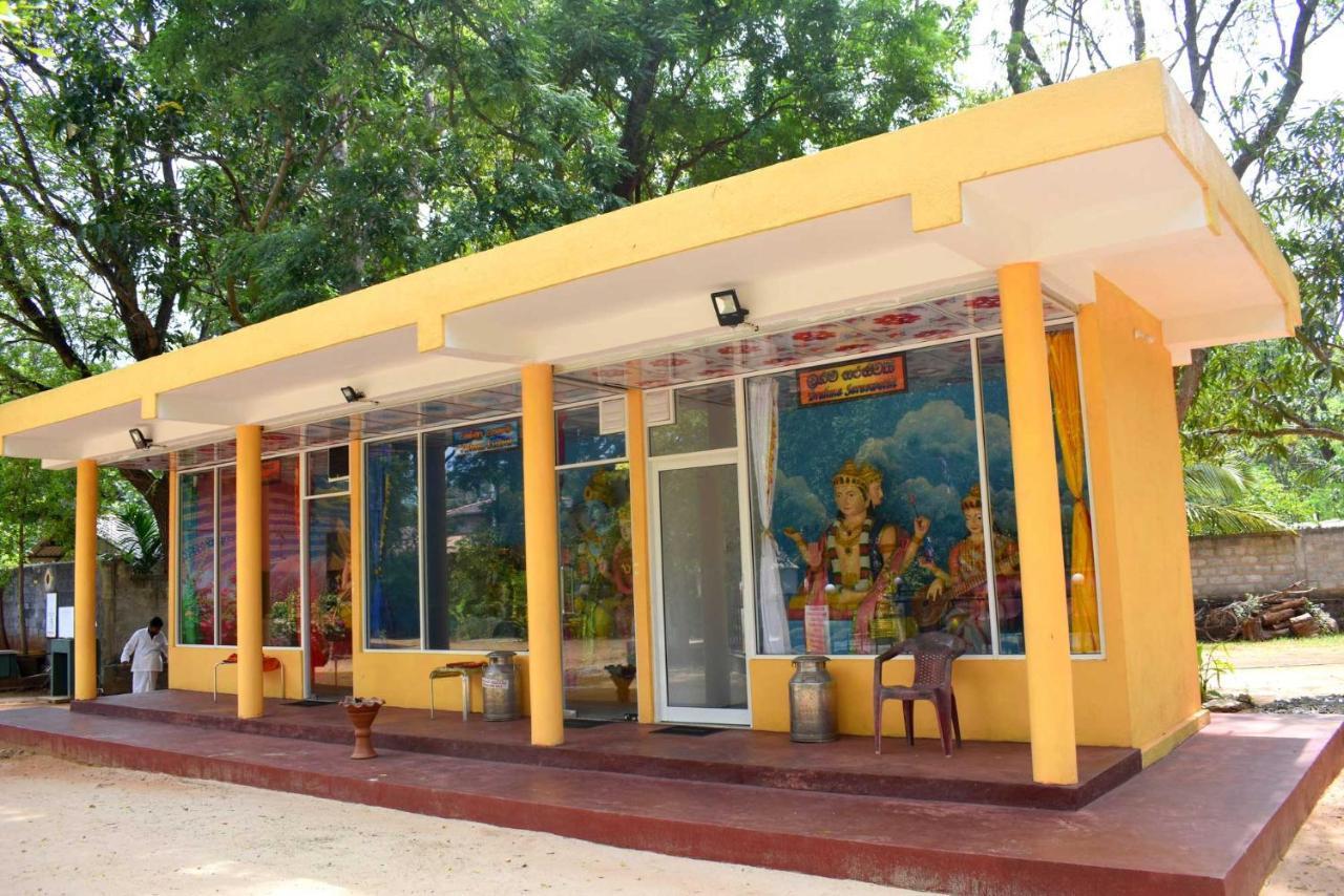Sri Mayura Holiday Resort Kataragama Exterior photo